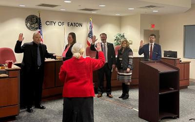 Council members taking the oath of office